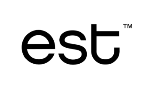 Logotypen visar ordet est i svart, fetstilt modern stil med ett litet ™ upptill till höger på genomskinlig bakgrund.